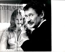 BR39 1974 Original Photo BEN BAGLEY Drawing Mustache on Cybill Shehperd Actress picture