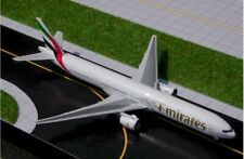 Gemini Jets Emirates Boeing 777-300 Scale 1:400 GJUAE087 picture