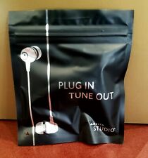 Delta Airlines premium Earbuds Brand New 044208424 picture