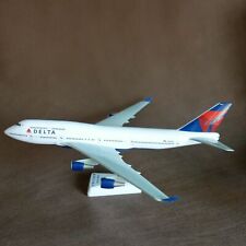 1/200 Delta Airlines Boeing B747-400 Desk Display Airplane Model Reg # N665US picture