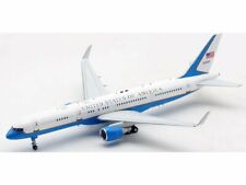 USAF Boeing C-32A B757-200 with stand 98-0003 InFlight IFC32USA01 scale 1:200 picture