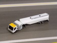 1/400 Airport GSE - Oil tanker truck picture