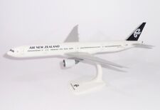 PPC Air New Zealand Boeing 777-300ER Old Livery Desk Top 1/200 Model AV Airplane picture