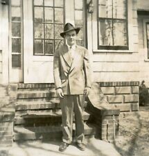 FT1 Original Vintage Photo MAN IN SUIT AND HAT C 1940's picture