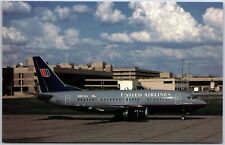 Airplane United Airlines Boeing B-737-522 N957UA MSN 26707 Phoenix AZ Postcard picture