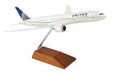 Skymarks SKR5066 United Airlines Boeing 787-900 Desk Top Model 1/200 Airplane picture