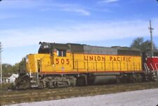 UP   505  GP40    NICE  @ CARTHAGE, MO 1994 35MM SLIDE picture