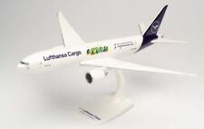 Herpa 613354 Lufthansa Cargo Boeing 777-200F D-ALFI Desk Model 1/200 AV Airplane picture