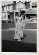 40's 50's GIRL Vintage FOUND PHOTOGRAPH Black+White Snapshot ORIGINAL 210 44 P picture