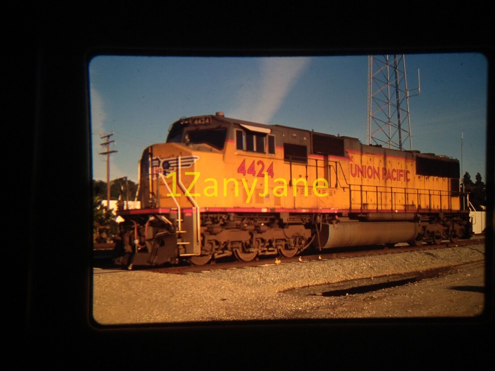 7Q07 TRAIN SLIDE Railroad 35MM Photo UP 4424 SD70M CARSON CALIFORNIA 2-10-08