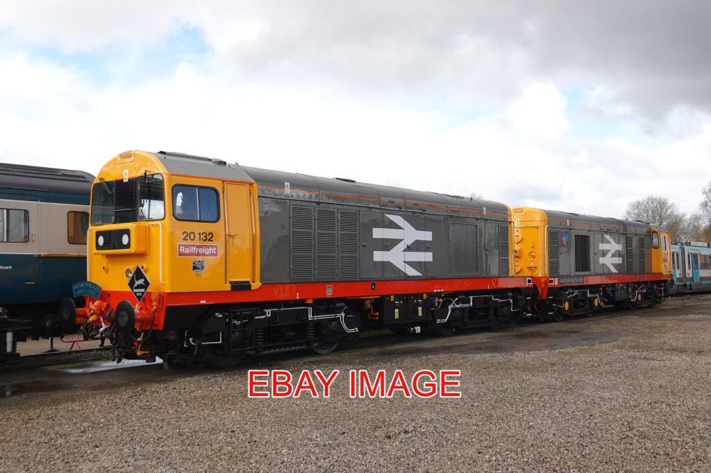 PHOTO  CLASS 20 LOCO 20132 AND 20118 AT THE CREWE HERITAGE CENTRE 23/03/24