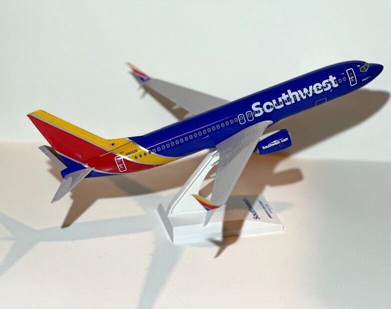 SkyMarks Southwest Boeing 737-800  1:130 Scale Plastic Model