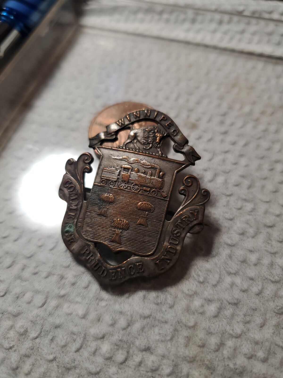Early Badge Winnipeg Coat of Arms Badge/Pin RR Railroad Train Commerce Industry