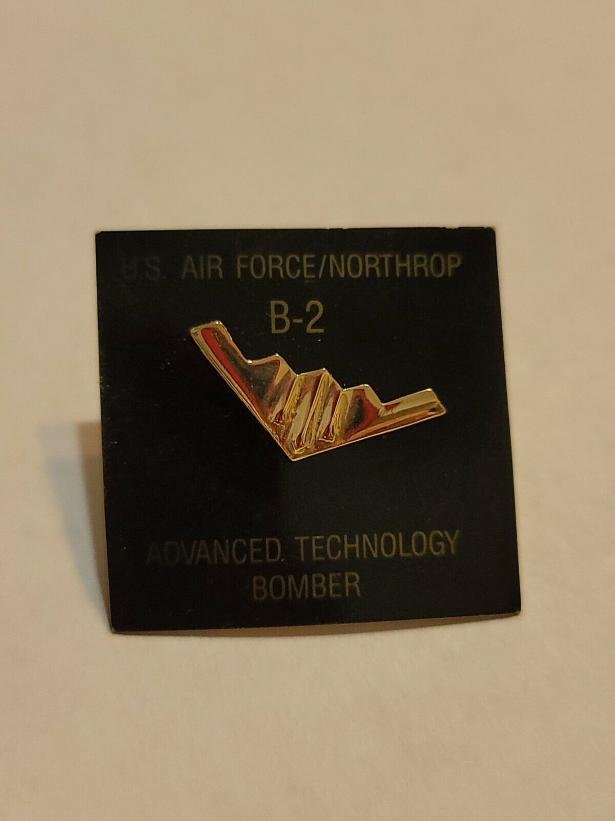 B-2 STEALTH BOMBER PIN/TIE TACK/LAPEL/HAT PIN EXCELLENT COND.