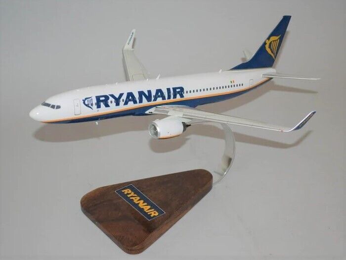 Ryanair Ireland Boeing 737-800 Desk Top Display Jet Model 1/100 SC Airplane New