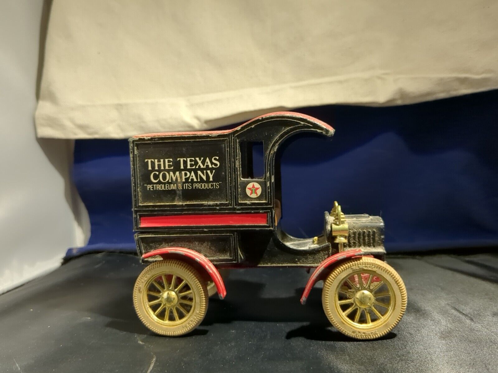 Ertl Texaco The Texas Company 1905 Ford\'s First Delivery Car Diecast Coin Bank