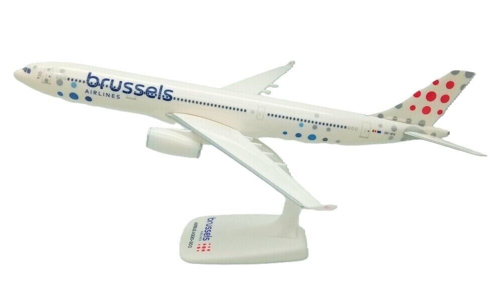 PPC Brussels Airlines Airbus A330-300 OO-SFX Desk Top Model 1/200 AV Airplane