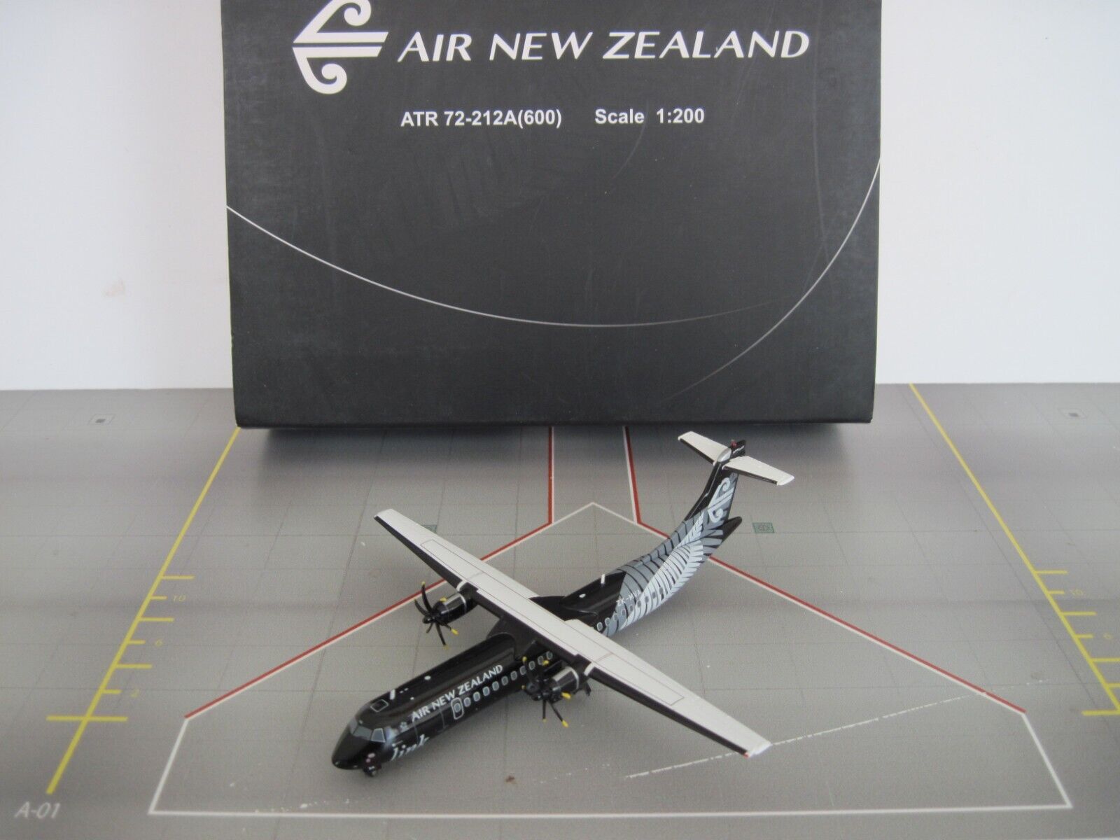 JC Wings 1/200 ATR-72 New Zealand  BLACK VERY RARE
