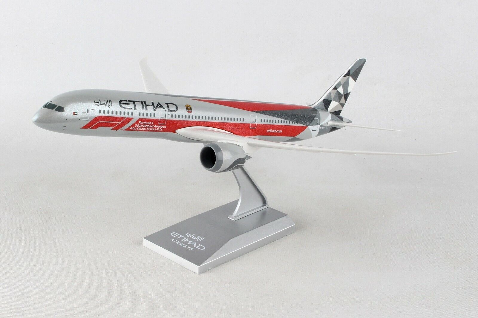 Skymarks SKR1005 Etihad Boeing 787-900 Abu Dhabi Grand Prix Desk 1/200 Jet Model
