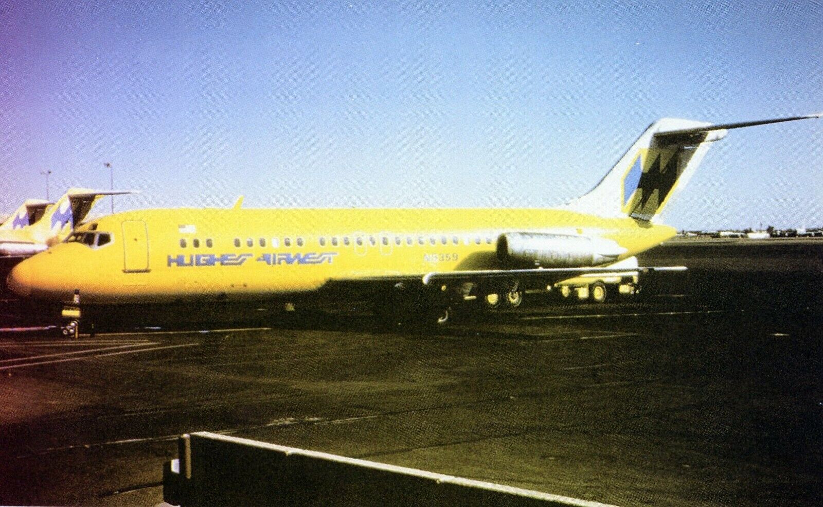 HUGHES AIRWEST  AIRLINES  DC-9-30  AIRPORT / AIRPLANE / AIRCRAFT 428 / DELTA