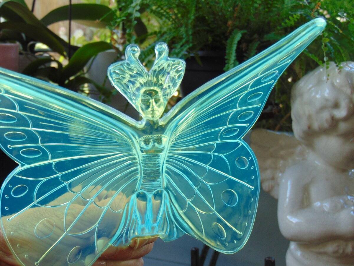40/50s HELM CLEER-SITE AIR STREAM BUG DEFLECTOR OPALESCENT TRANSLUCENT BUTTERFLY