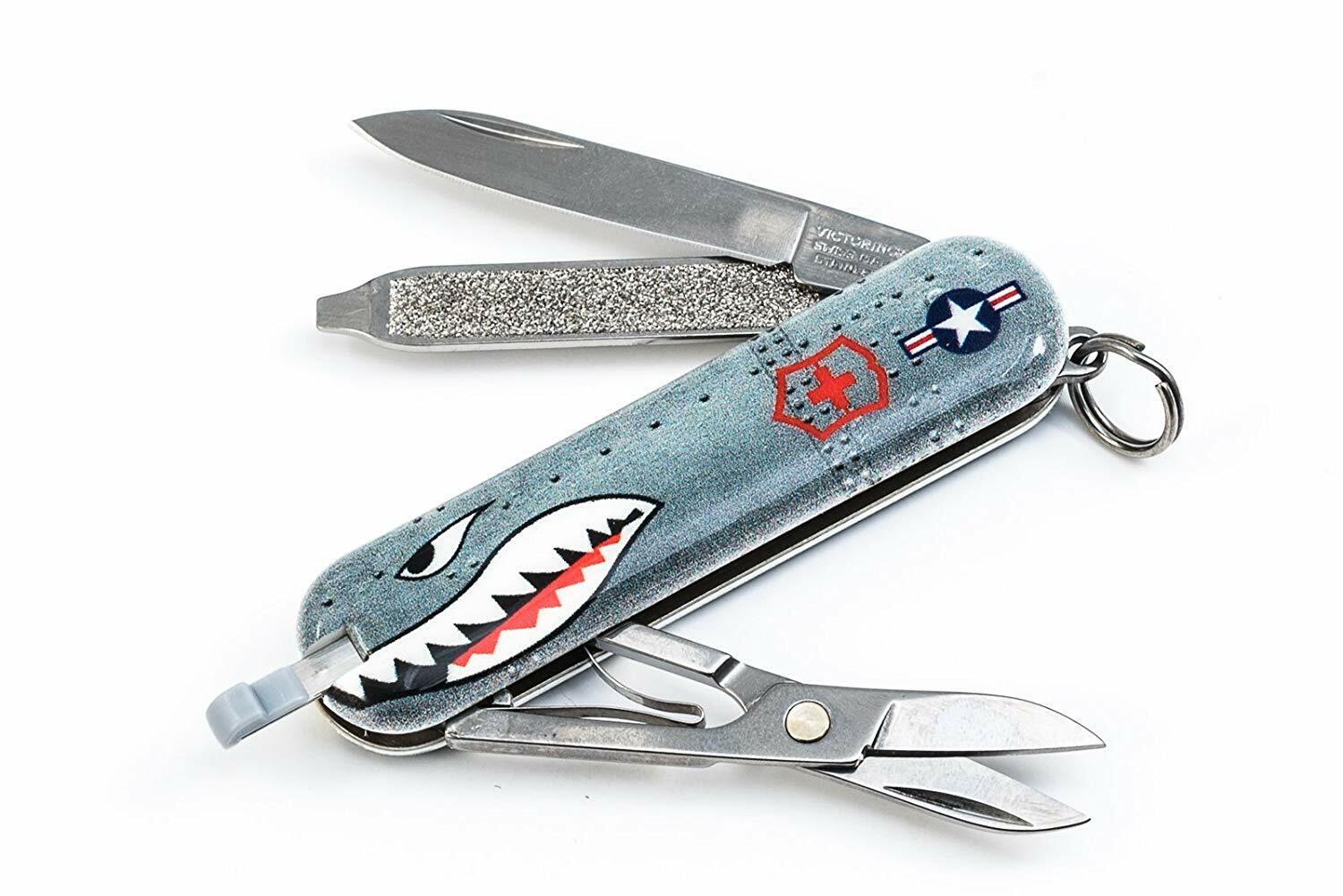 Rare/EXCLUSIVE GENUINE VICTORINOX SWISS ARMY KNIFE CLASSIC SD WARTHOG WWII Style
