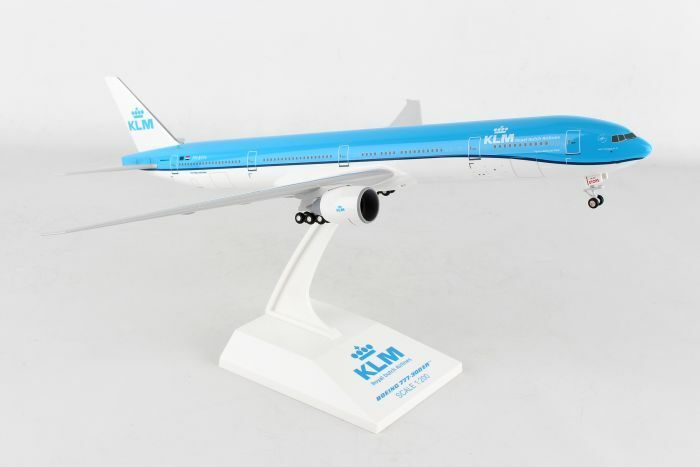 SKYMARKS (SKR951) KLM 777-300ER 1:200 SCALE PLASTIC SNAPFIT MODEL