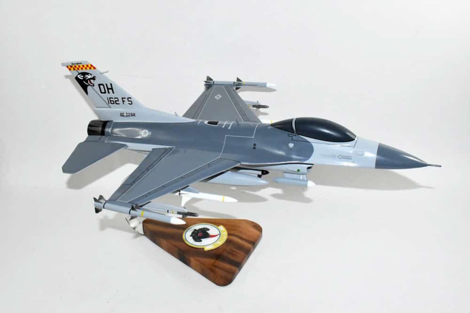 Lockheed Martin® F-16 Fighting Falcon®, 162d Fighter Squadron, 18\