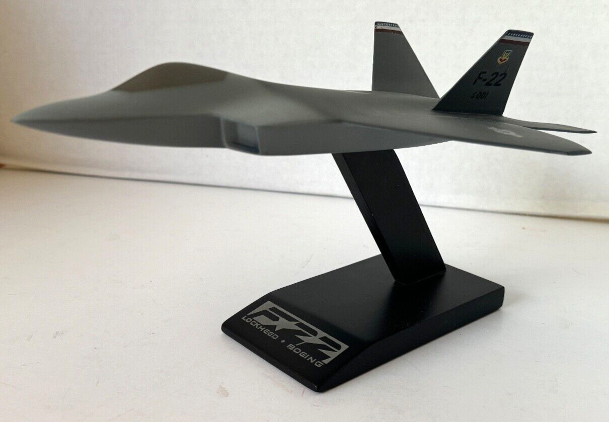 F-22 Raptor USAF Lockheed Boeing Scale Model Desk Display 10 In Wood Base EUC J