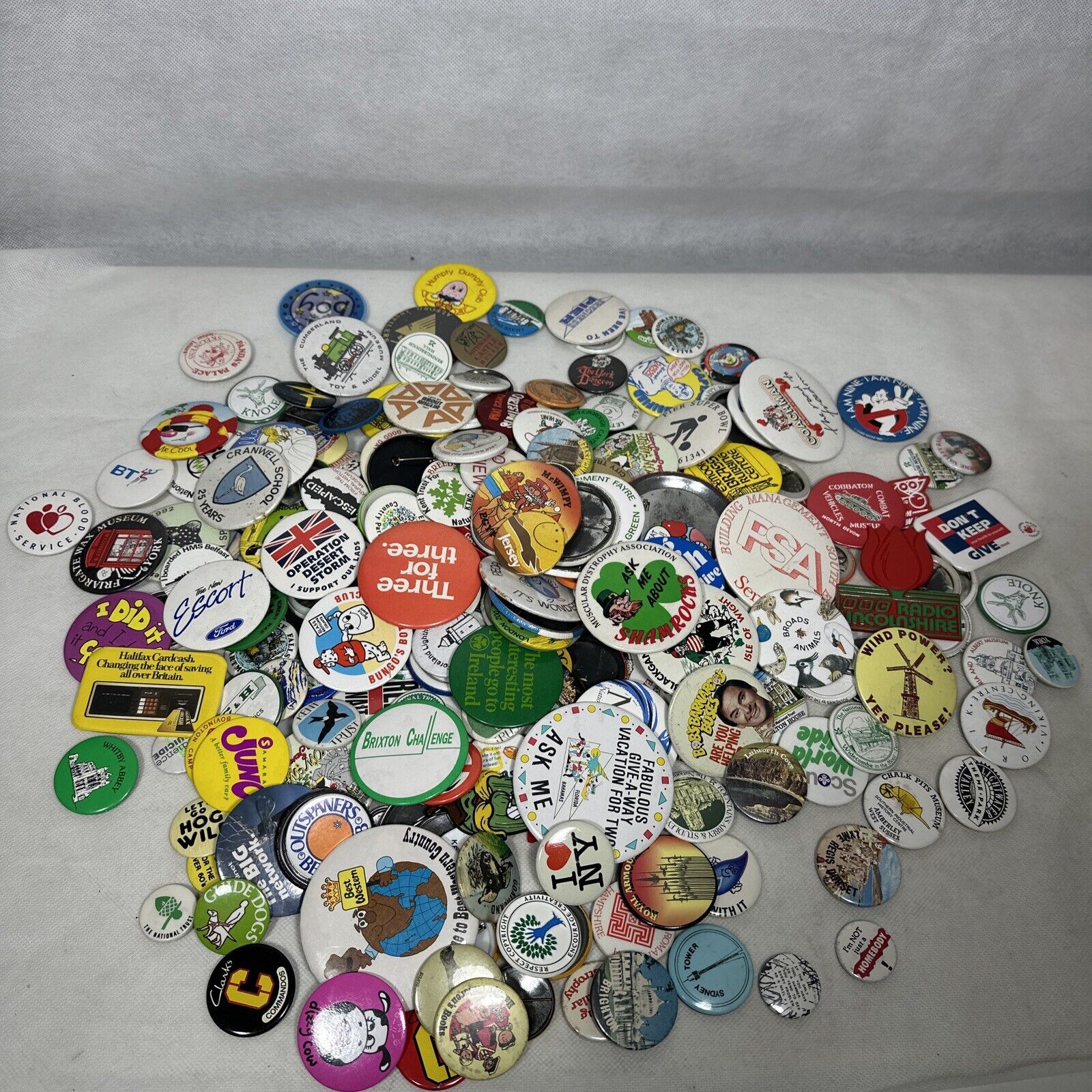 JOB LOT OF 246 VINTAGE 1970/80/90s ADVERTISING BADGES Plus Others...IDEAL RESALE