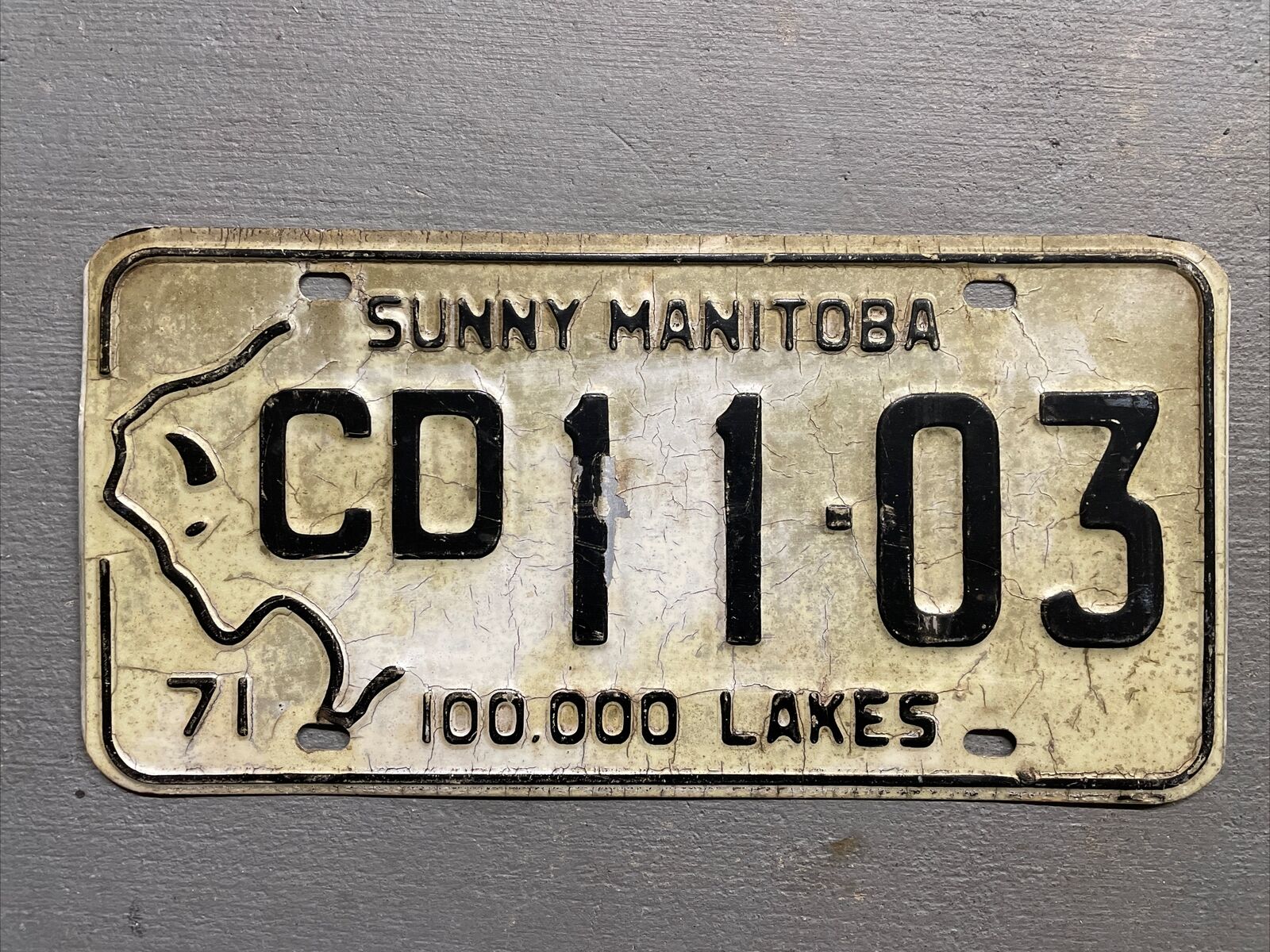 1971 MANITOBA /CANADA 🇨🇦 LICENSE PLATE WHITE/BLACK SUNNY MANITOBA CD11-03 COOL