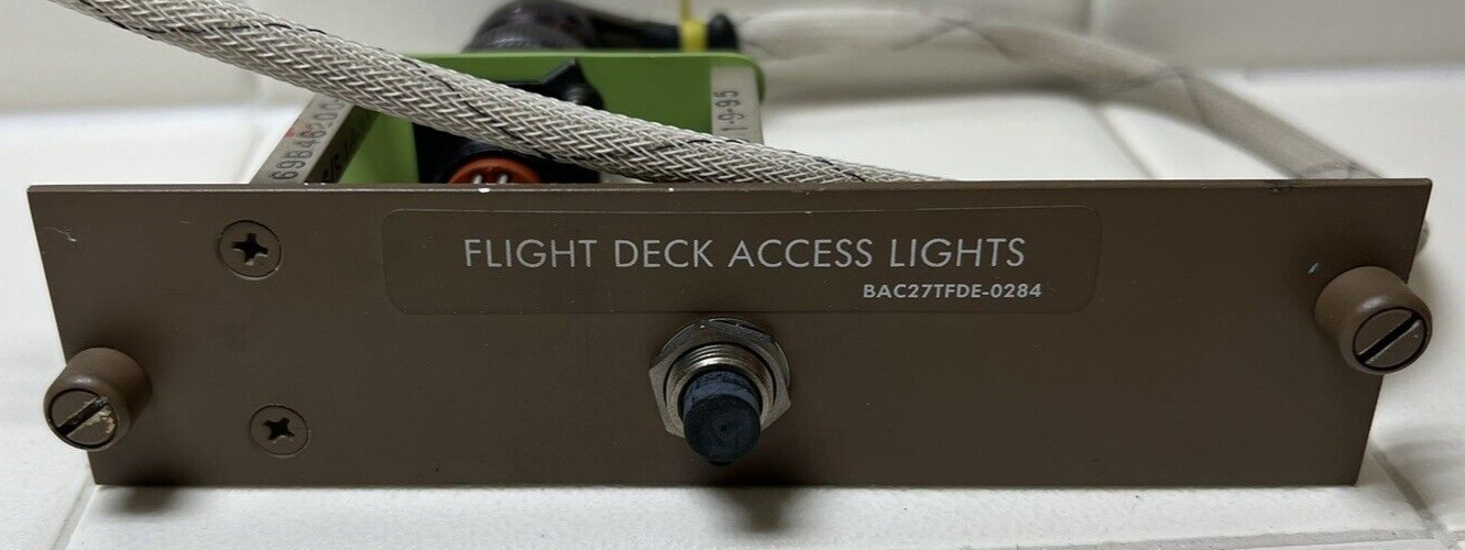 Original 747 Access Light Module Assy from Flight Deck with connector