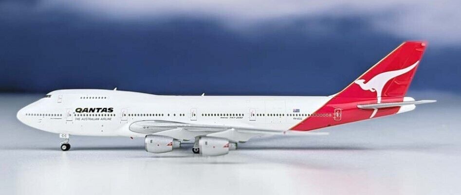 Phoenix 04528 Qantas Airways Boeing 747-400 VH-ECC Diecast 1/400 Model Airplane