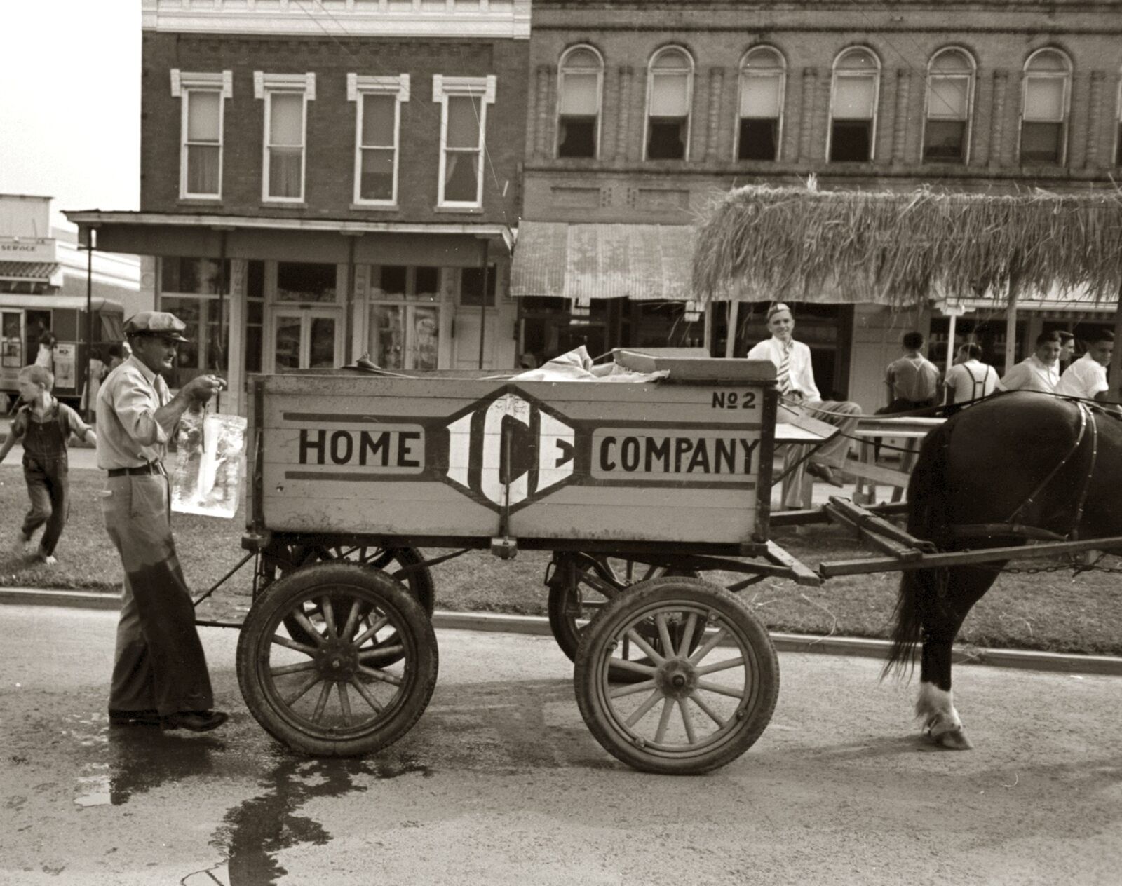 1938 Horse Drawn HOME ICE DELIVERY WAGON  Photo  (189-a)