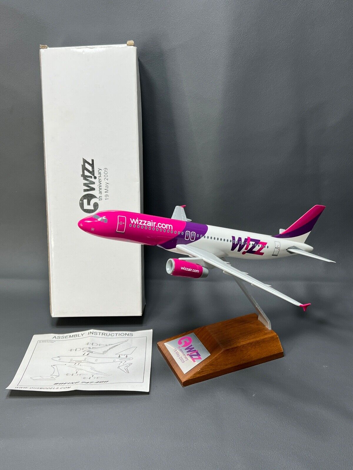 2009 Anniversary Wizz Air Airbus A320 Desk Model Airplane Plane  OHS 1/144