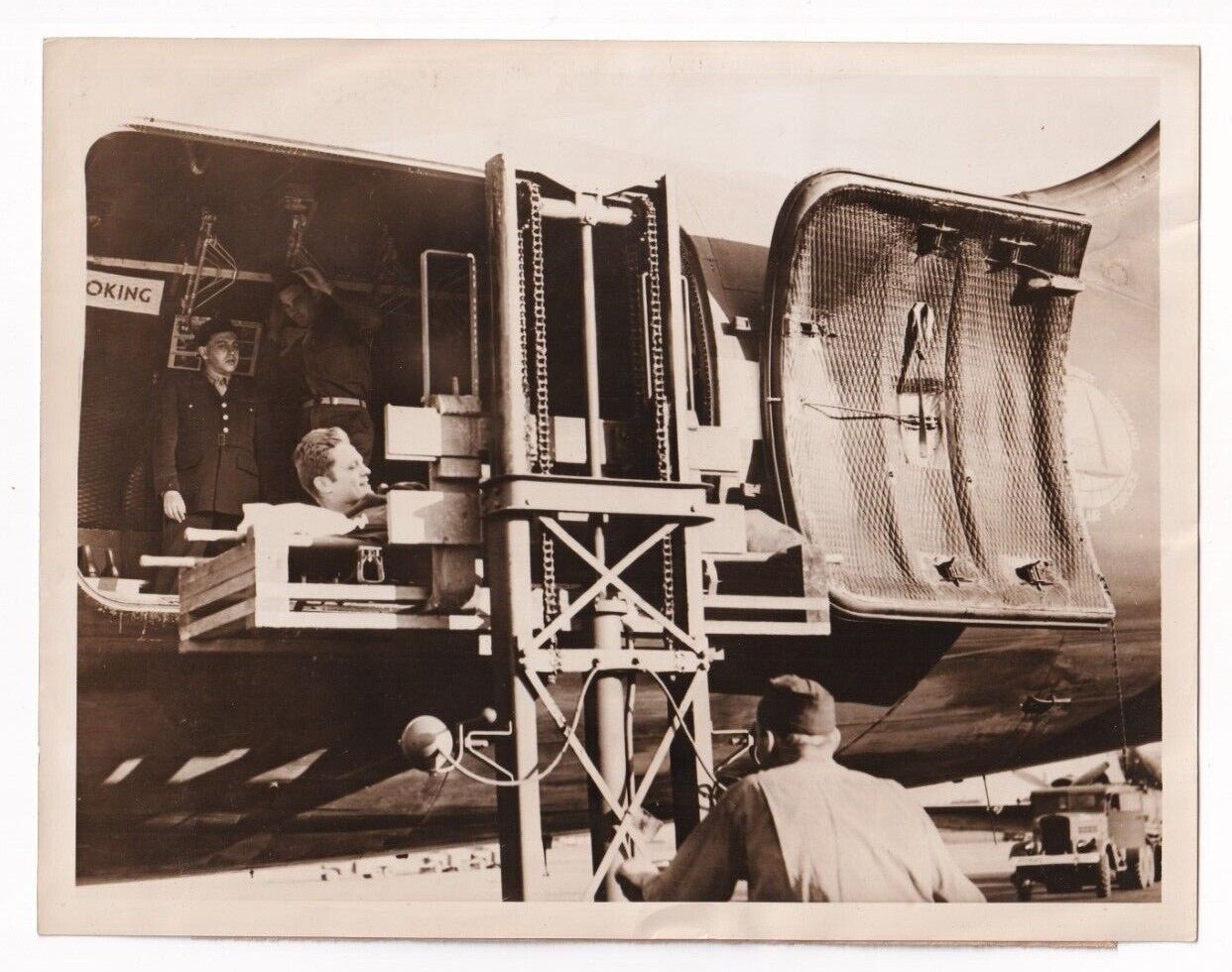 WWII GIANT AIR TRANSPORT & WOUNDED LOADED FOR BACK HOME FLIGHT 1944 Photo Y 323