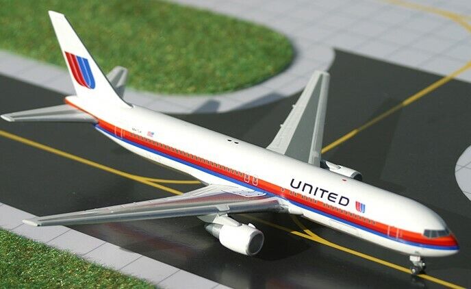 Gemini Jets GJUAL448 United Airlines Boeing 767-300 N647UA 1/400 Diecast Model