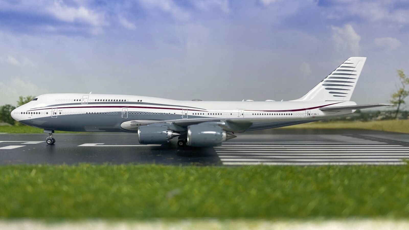 Phoenix 04537 Qatar Amiri Flight Boeing 747-800 BBJ A7-HBJ Diecast 1/400 Model