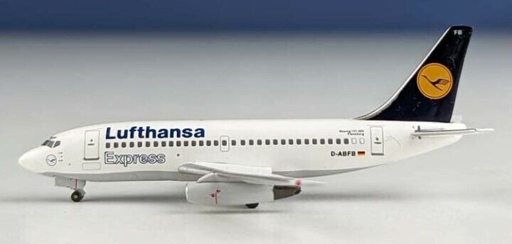 Aeroclassics AC411046 Lufthansa Express B737-200 D-ABFD Diecast 1/400 Jet Model