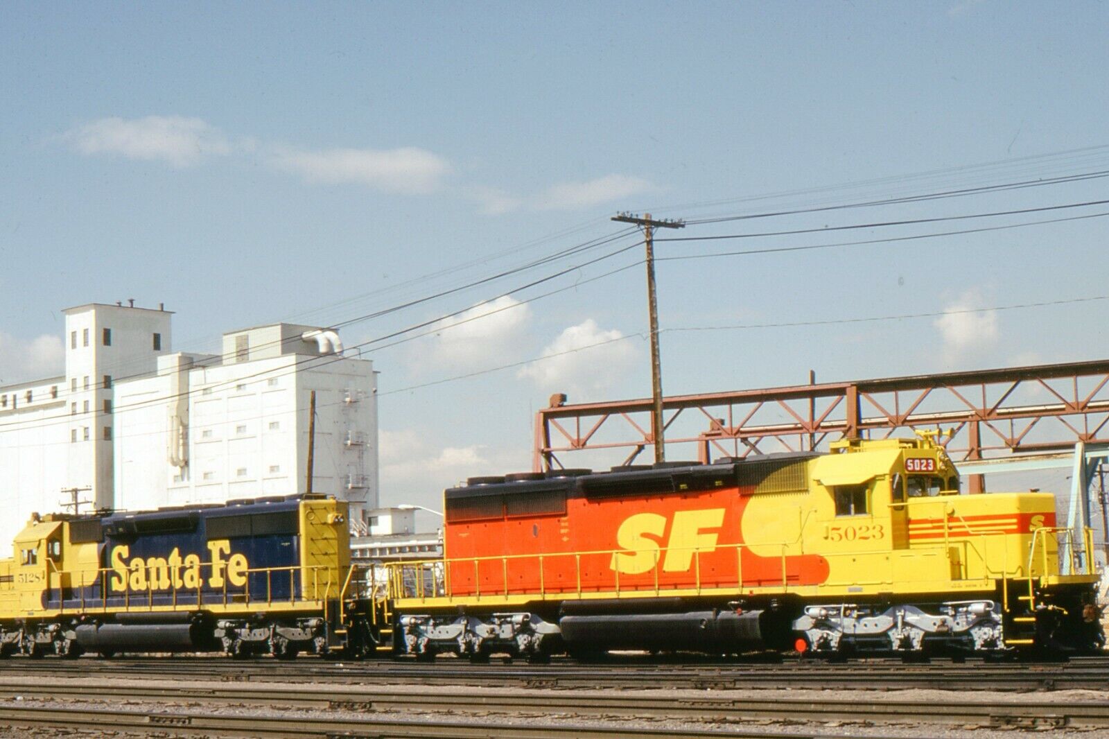 Santa Fe 5023 Snoot SD40-2 Repaint & SF 5128 Denver CO K-chrome1986 Slide # 335
