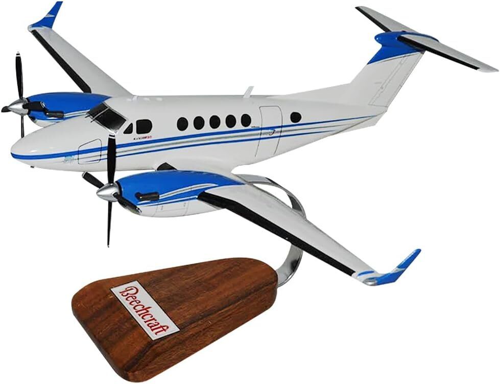 Beechcraft King Air 200 With Winglets Private Desk Top Model 1/32 SC Airplane