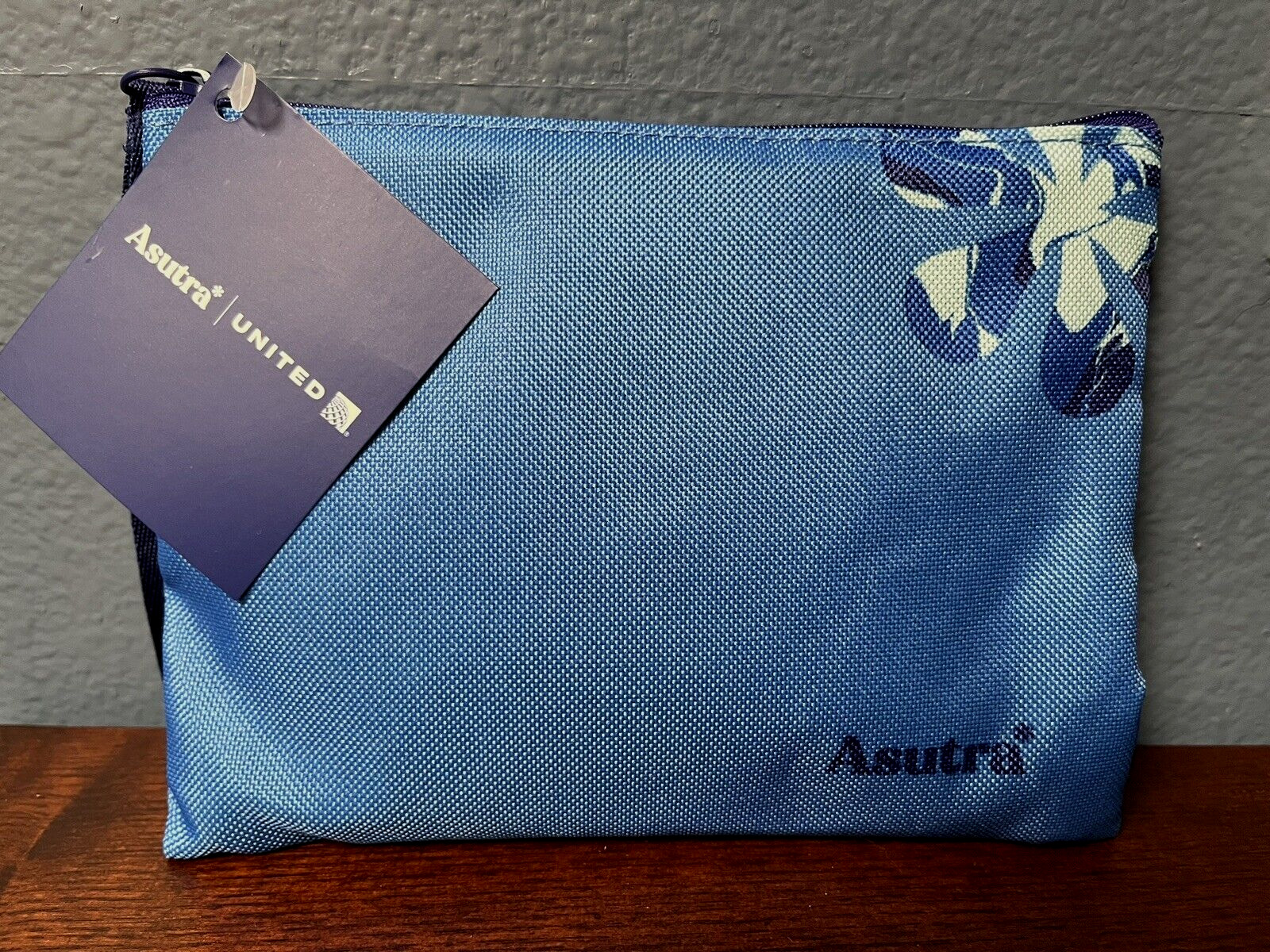 UNITED Airlines Business First Class Amenity Kit Bag ASUTRA (Women Owned) Sealed