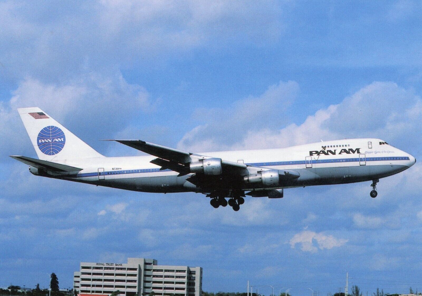 PAN AM / PAN AMERICAN  AIRLINESI  B-747-200   AIRPORT / AIRCRAFT   N730PA