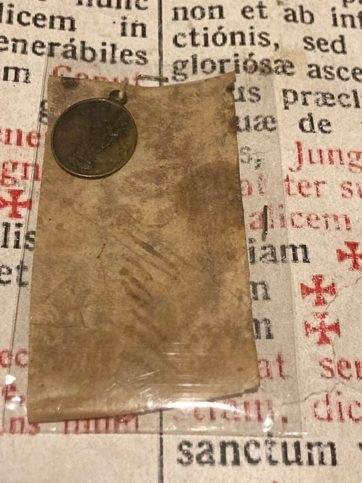 RARE ANCIENT RELIC Saint Lucia : Parchment with St Lucia medal - Good deal 