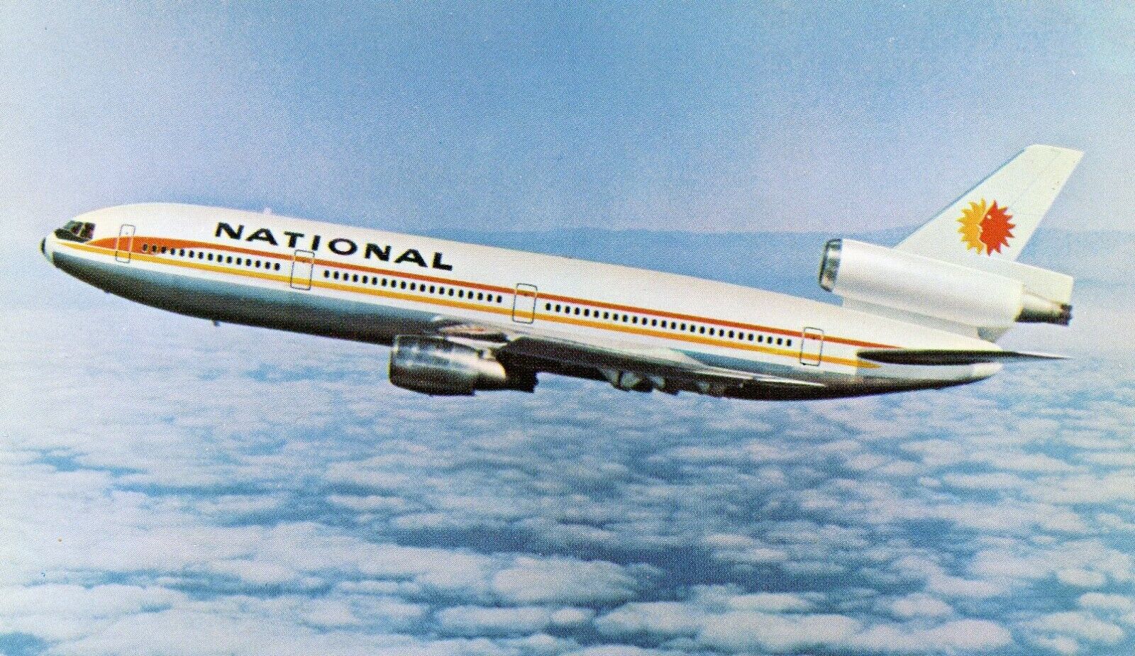 NATIONAL AIRLINES  DC-10   AIRLINE ISSUE  POSTCARD  PAN AM / PAN AMERICAN