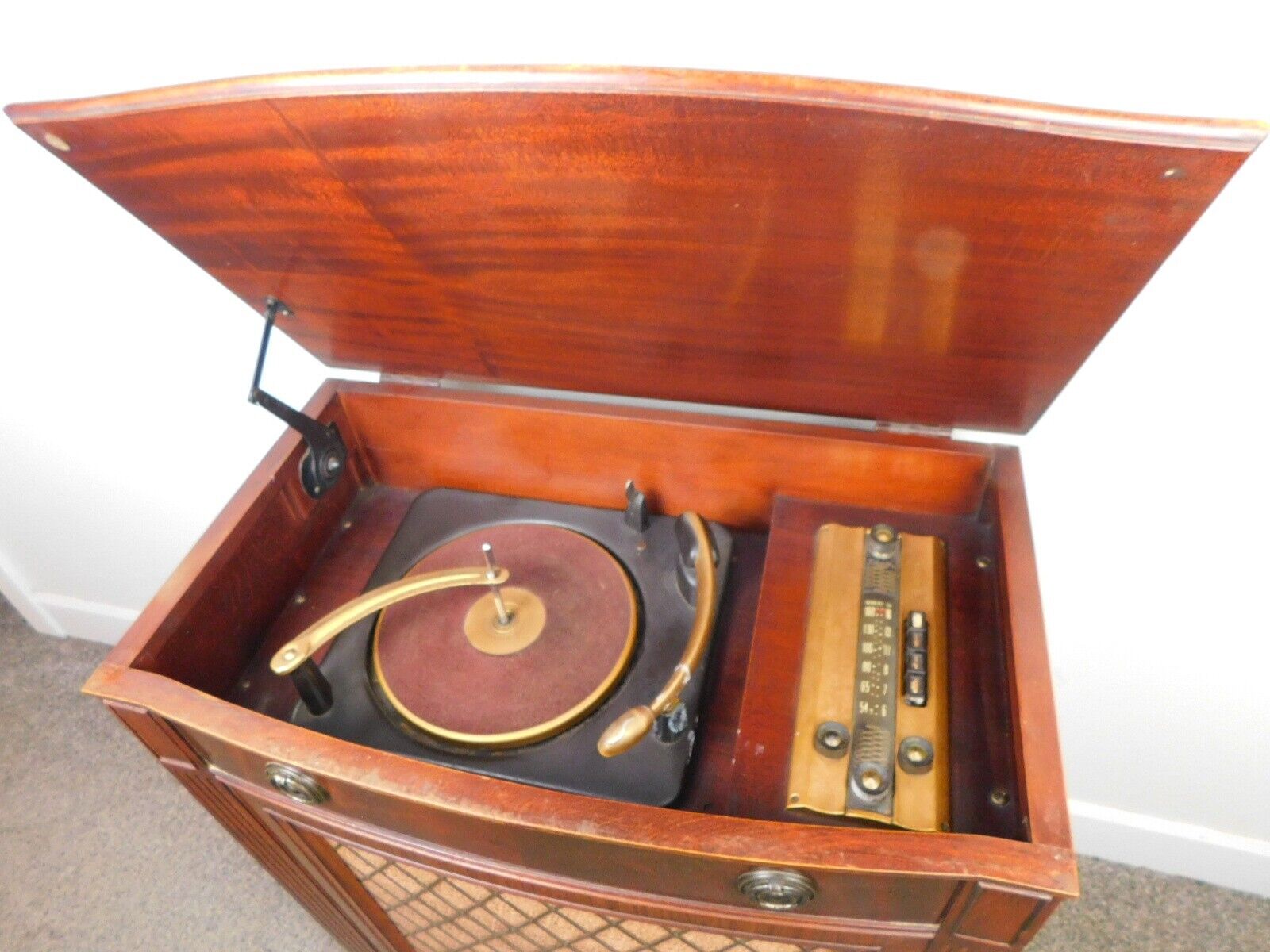 Antique 1949 Tube Radio & Record Player 78 RPM Turntable Silvertone 8106 Console