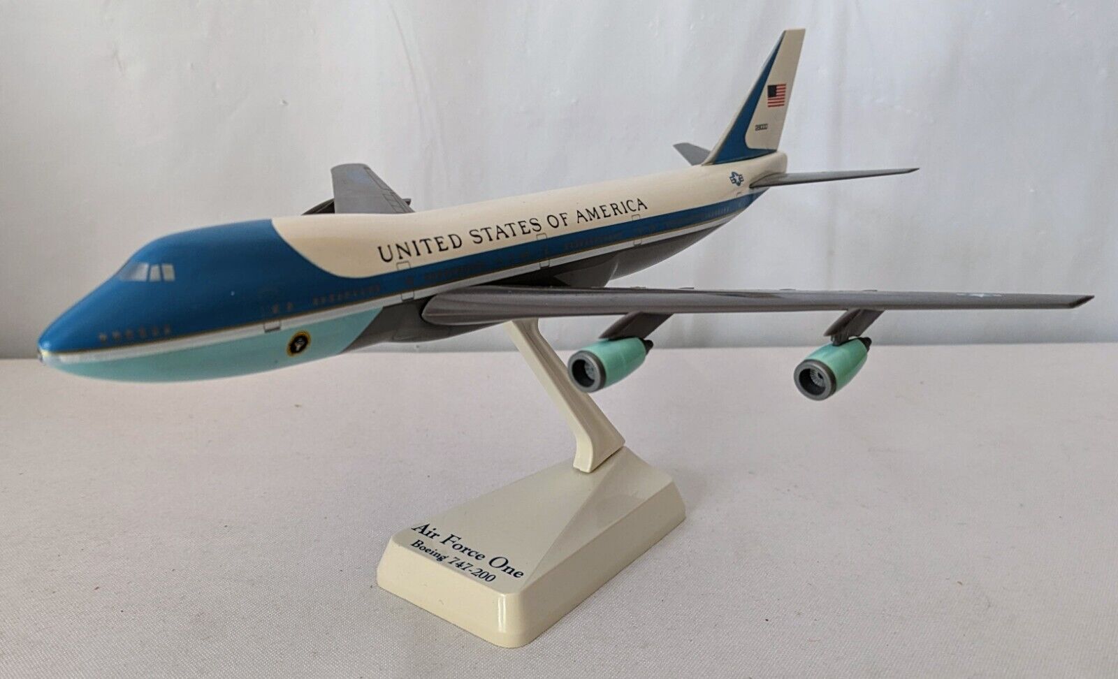 Hogan Wings US Air Force One Boeing 747-200 Plastic Model With Stand 2800