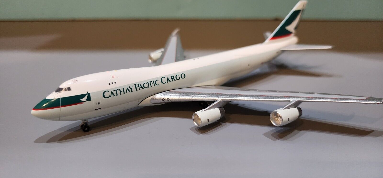 AV400 CATHAY PACIFIC CARGO 747-400F 1:400 SCALE DIECAST METAL MODEL