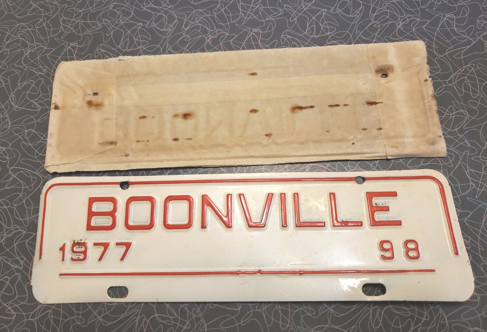Boonville NC NORTH CAROLINA CITY LICENSE PLATE TAX TAG TOPPER   # 98 1977 NOS
