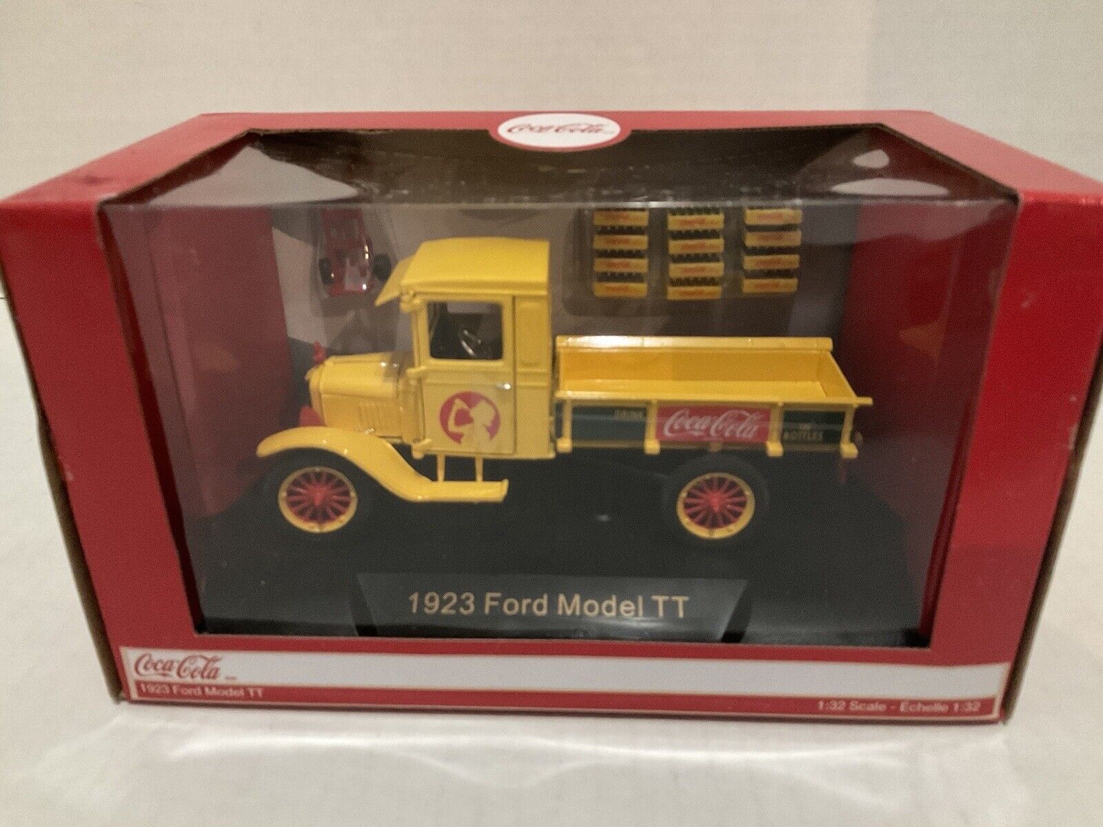 Coca-Cola 1923 Ford Model T 1:32 yellow Delivery Truck With Bottles/dolly